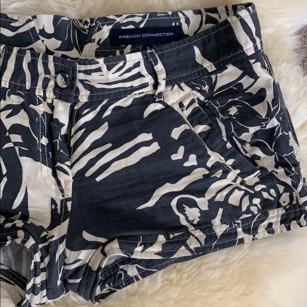 French Connection Blue/Wht Pattern Shorts, Size 8 - Picture 2 of 3